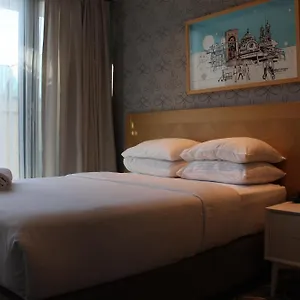 Hotel Four-g **